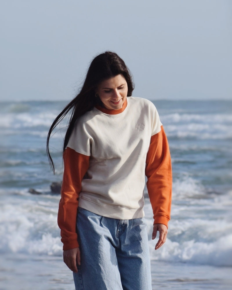 Golden Hour - Seapath Sweatshirt Frauen Bio Baumwolle Sand