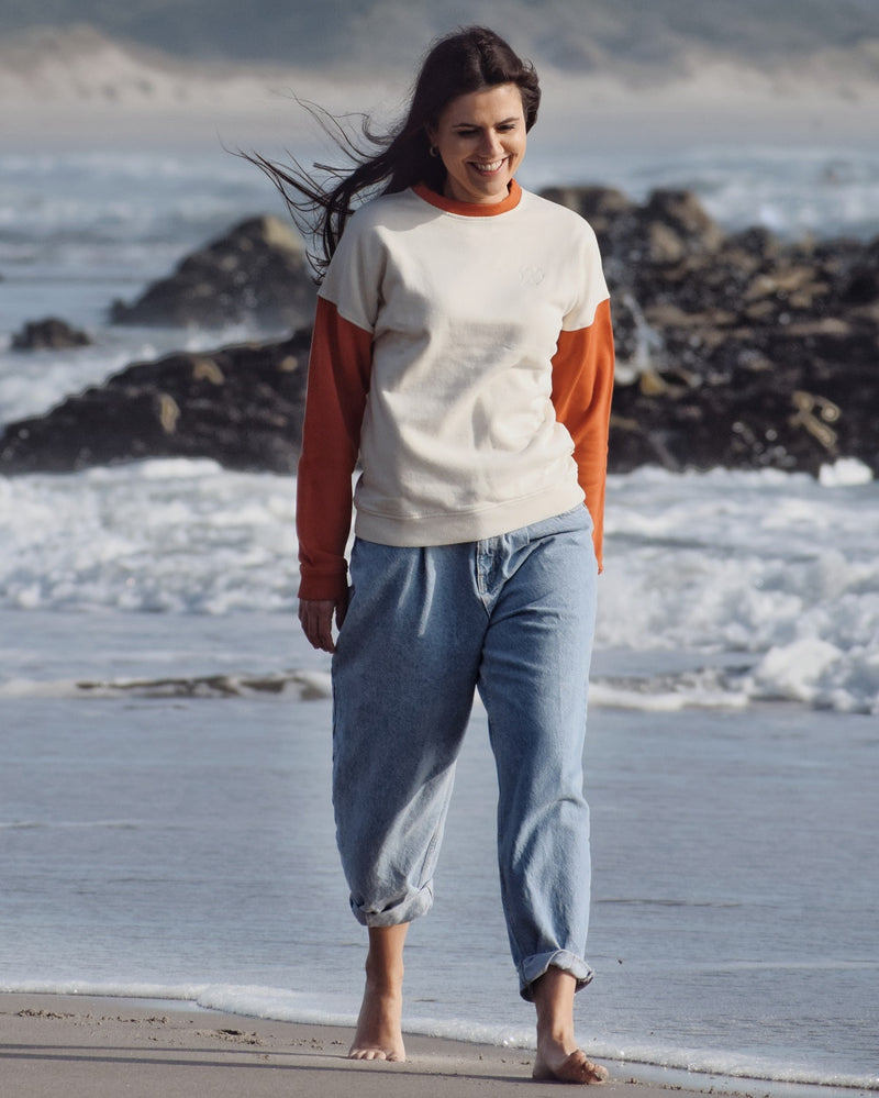 Golden Hour - Seapath Sweatshirt Frauen Bio Baumwolle Sand
